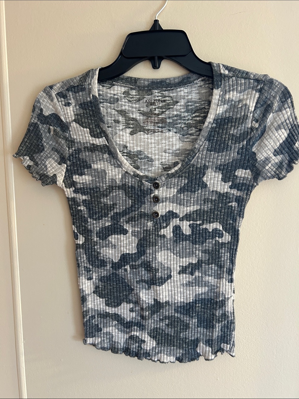 Arizona Jean Company Short Sleeve Ribbed Camo Henley Top - Gray & White